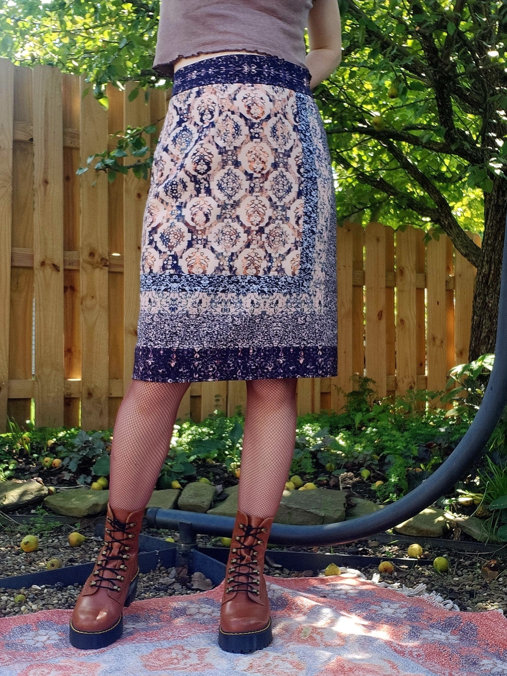 ANTONIO MELANI Navy and Blush Peach Paisley Pencil Skirt Sz 6